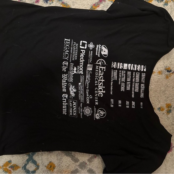 Black Graphic T-shirt with low neckline - Picture 3 of 3